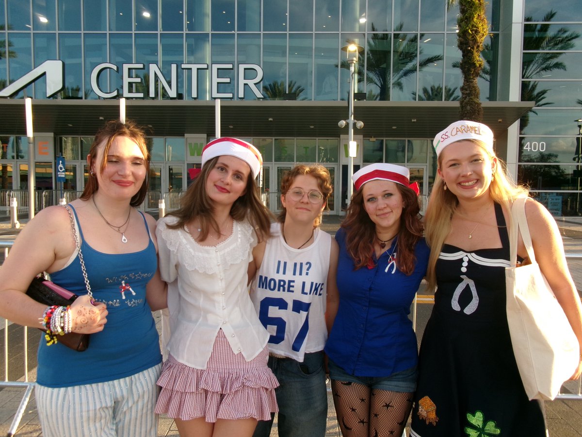 haylee ⚓️ MOTHS tweet media