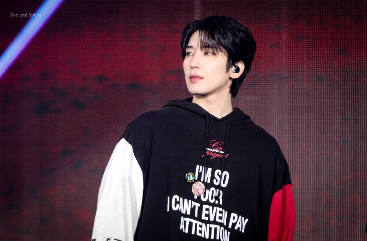 250321 CARAT LAND Day2 

🐈‍⬛🆘𑁊^. .^𑁊♩
𝟑𝟎𝟎일 남았다~~~ 원프들 홧띵! 

#원우 #全圓佑 
#wonwoo #ウォヌ