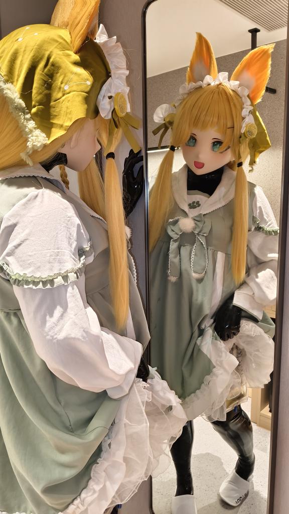 LuoRain99's tweet photo. 狐狸的裙子下 是什么捏～
现榨狐狐奶茶预告～

#kigurumi #导尿管 #latex https://t.co/ebAOMfU1zi