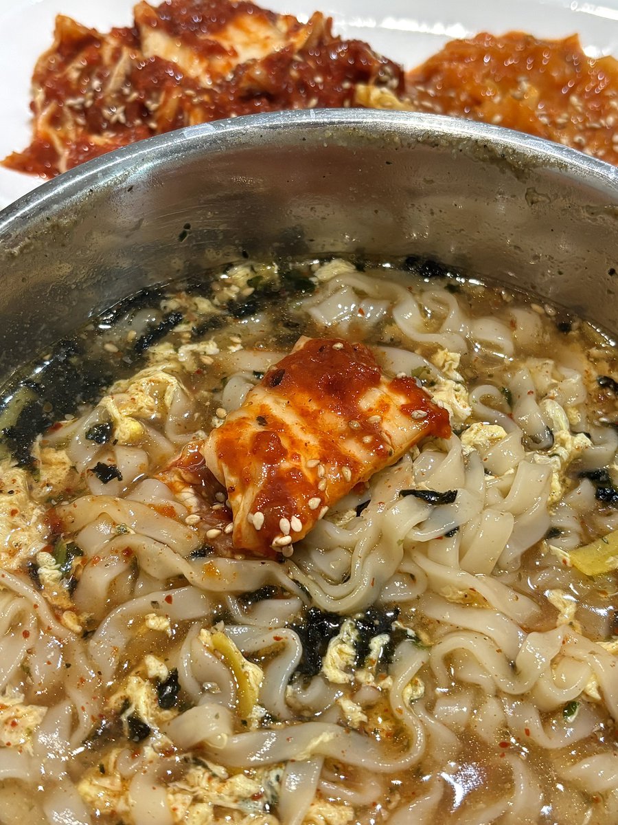 manimogoss's tweet photo. 멸칼 10분레시피 꼭 실비김치 같이 드시고 마지막에 쪽파 계란 추가해서 죽까지 끓여드세요 https://t.co/iR0oCYdUXZ