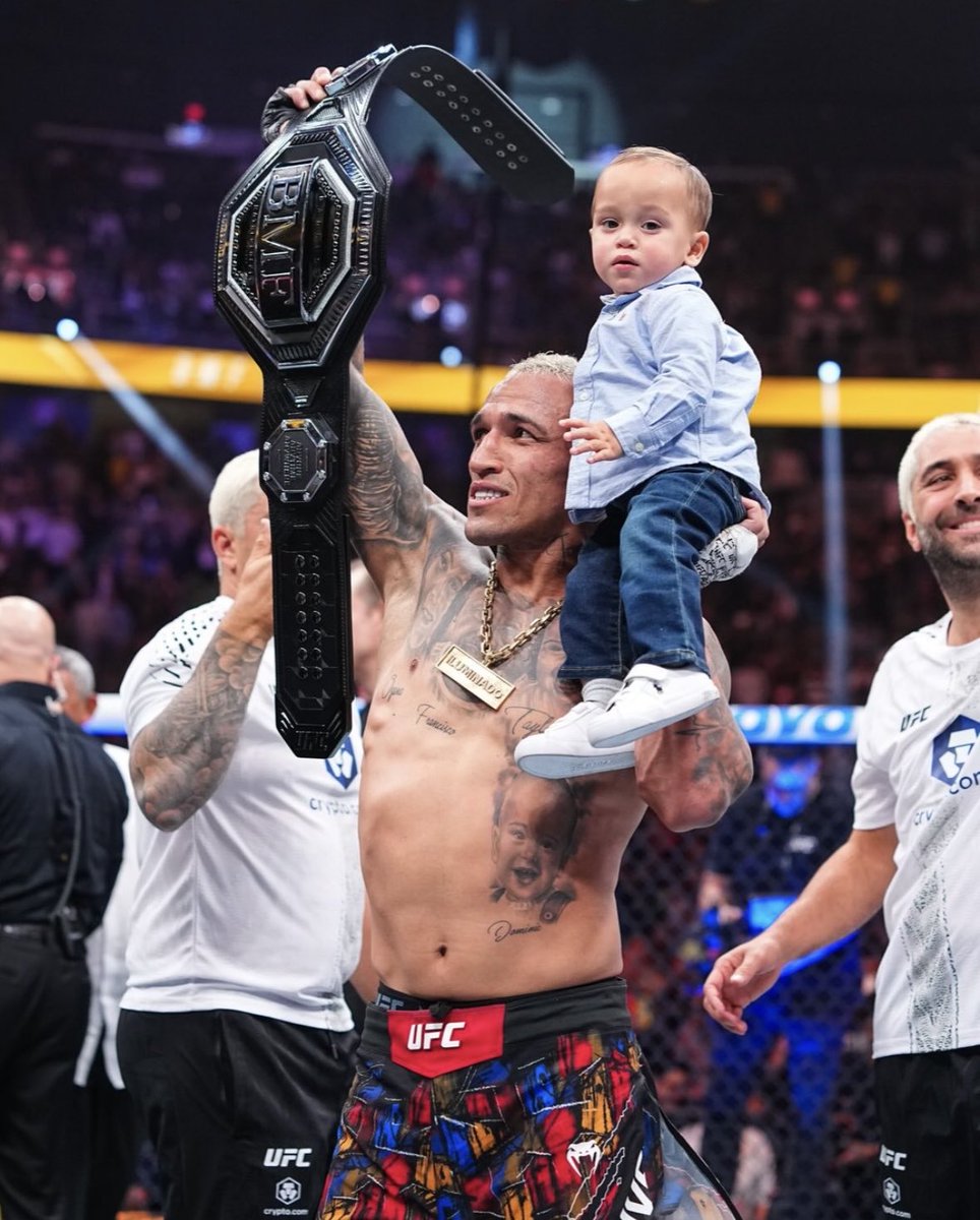 nixaaa10's tweet photo. The champion has a name, it's Charles Oliveira. BMF 🦁 https://t.co/ZXzwIvEH4h