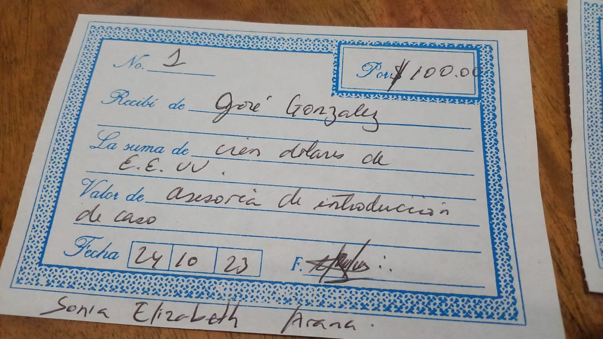 LoGuanaco's tweet photo. Hago una denuncia pública: la señora Bethy  Arana, quien se presenta como abogada, está amenazando e intimidando a personas que la han denunciado públicamente, intentando que se callen después de que comenzaron a mostrarse pruebas y testimonios de presuntas estafas contra salvadoreños.
Según las denuncias, ahora intenta sembrar miedo diciendo que va a demandar a quienes la señalan, en lugar de aclarar los graves cuestionamientos que existen sobre su actuación.
Hago un llamado a las autoridades para que investiguen estos hechos y determinen responsabilidades.
Los ciudadanos tienen derecho a denunciar y a presentar pruebas sin ser intimidados.
@FGR_SV
@PNCSV
Hashtags
#ElSalvador #DenunciaCiudadana #Justicia #Investigacion #Transparencia #SantaAna #DiásporaSalvadoreña
