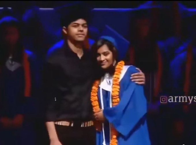 பையன் முகத்துல ஒரு கெத்தும் தங்கச்சி முகத்துல ஒரு பாசமும் தெரியுது பாருங்க..இதான்டா அழகு..