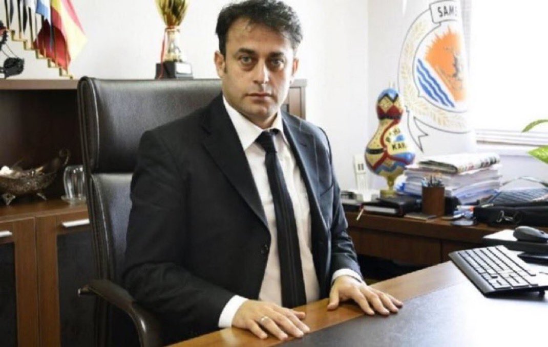 Makam odasında 135 bin Euro,  5 kg altın, 75 tam altın, 50 yarım altın, 1059 çeyrek altın, 23 adet hesap cüzdanı ve 40 adet gayri menkul tapusu çıkan ve rüşvet almaktan tutuklanan Akp’li Samsun Büyükşehir' eski İmardan sorumlu Daire Başkanı Bahattin Karakaş TAHLİYE edilmiş.