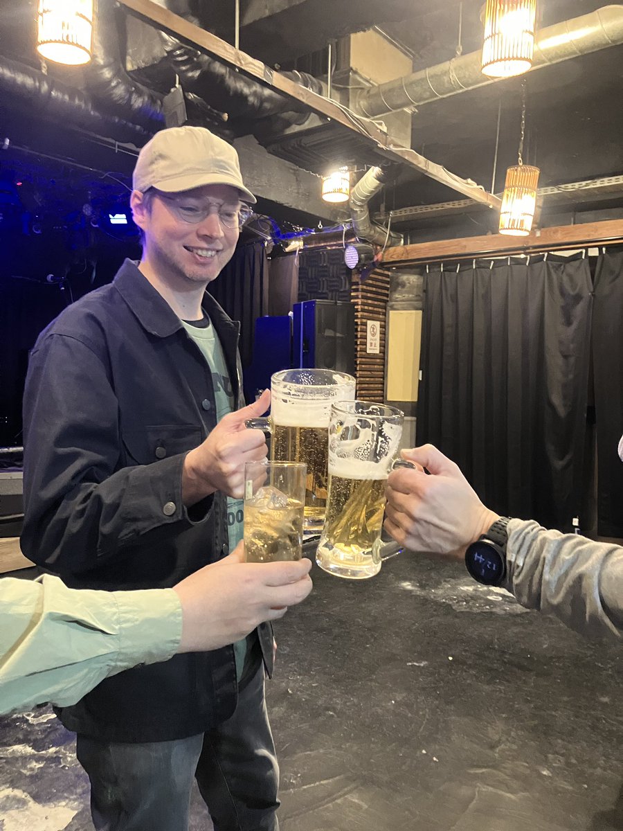 小田原Quest ありがとうございました！
今日はコピバン結成以来12回目のライブでしたが、なんと、the pillowsのあの代表曲「ハイブリッド レインボウ」をカメレオンシティーで演奏したのは今日が初でした。😊
「ようやくできて嬉しいです！」
by norisun