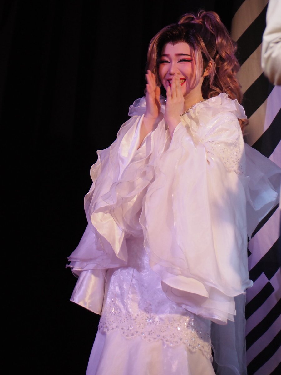 401dqma's tweet photo. 橘鈴丸座長10周年記念公演🐈‍⬛🎀

番外編www

大好きな鈴様の大会に呼ばれ
合法的な推し活に成功したゆりあ氏

爆裂嬉しそうwww

 #橘鈴丸 
 #南條友李愛 https://t.co/pfZifpCpjB