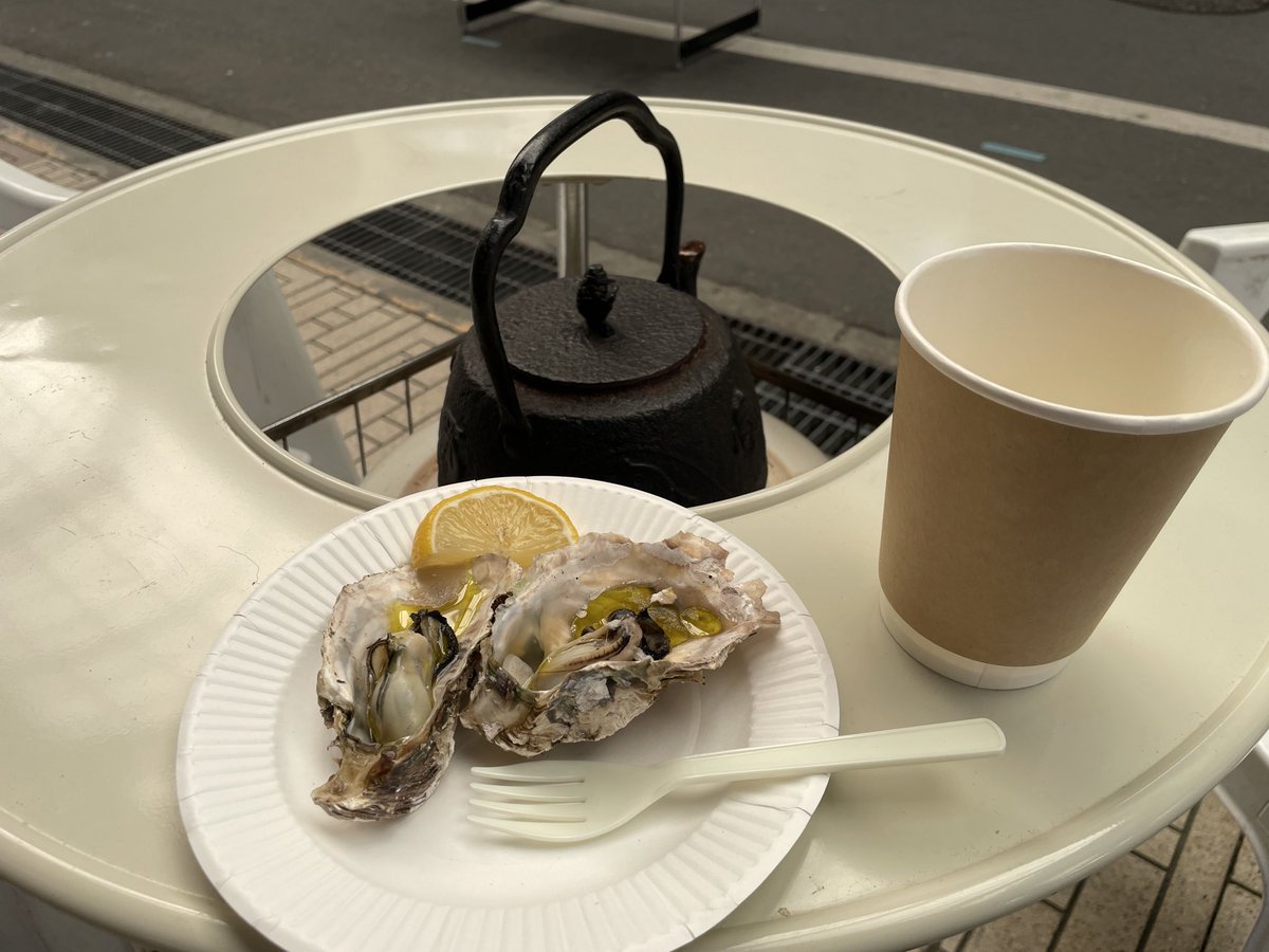 masayotta's tweet photo. ロマンスを聴きながら
焼き牡蠣を食べながら
あなたお願いよー https://t.co/M6m2VLopvw