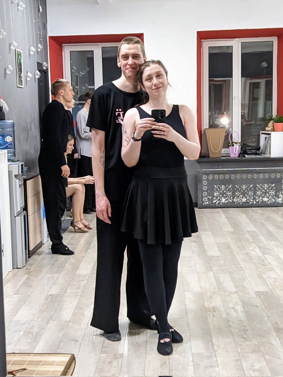 сладкая булочка-убийца tweet media