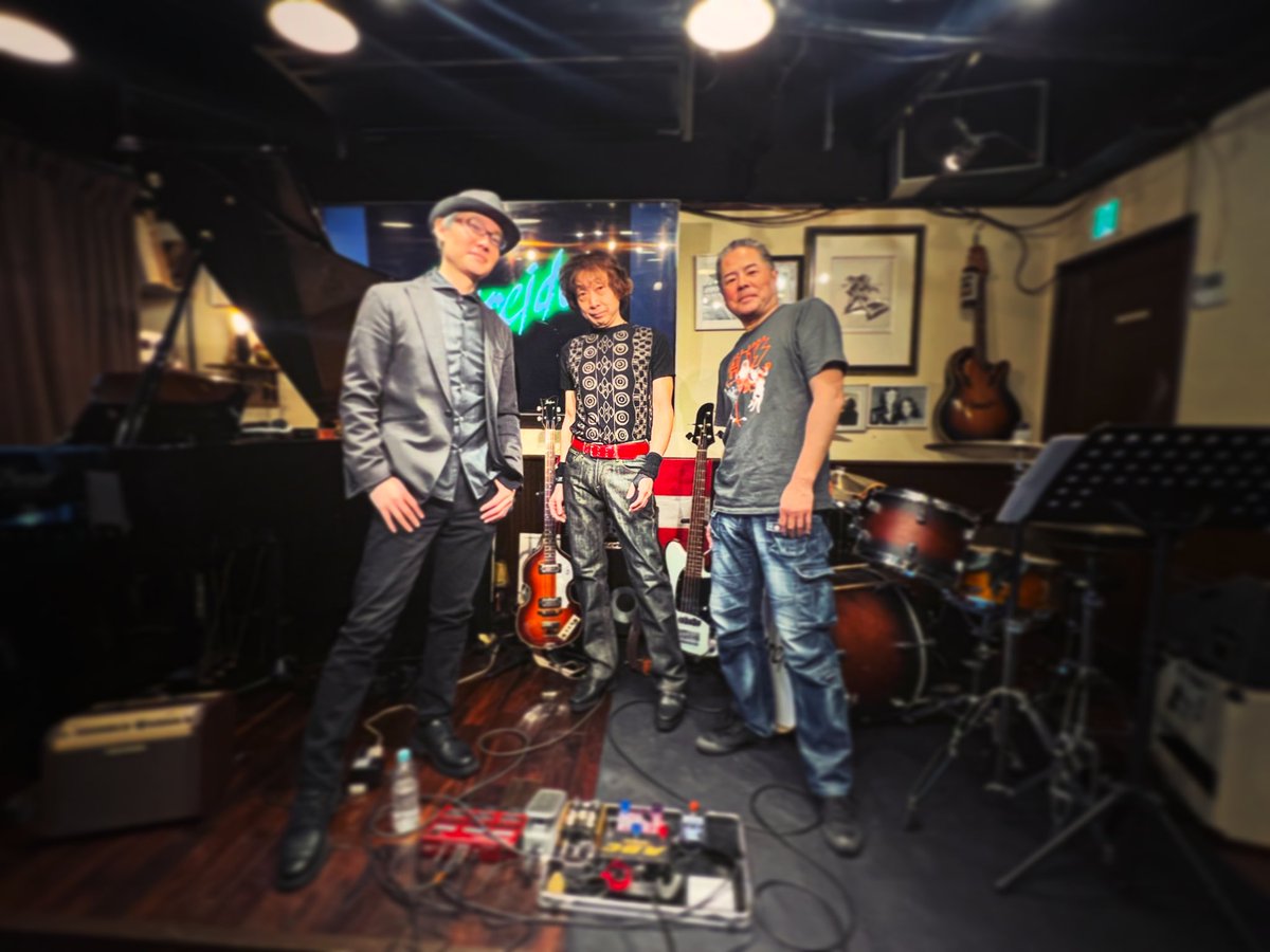 penpengagaga's tweet photo. #warpjam ライブ
急な会場変更がありましたが、無事開催されました✨
#MZESTOKYO
#赤坂getreide
ありがとうございました!
warpjam
ピアノ #ワキマルジュンイチ
ベース #Masahito
ドラム #赤間慎
#MONKEYDASH https://t.co/TW9EomZGUJ