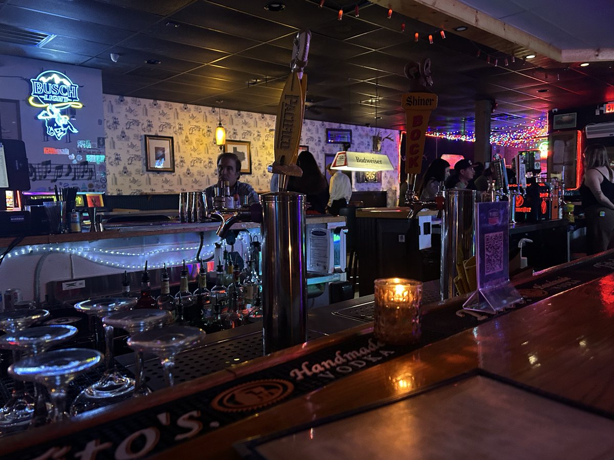 Oak Hill Lounge
Austin, Tx
7.2/10