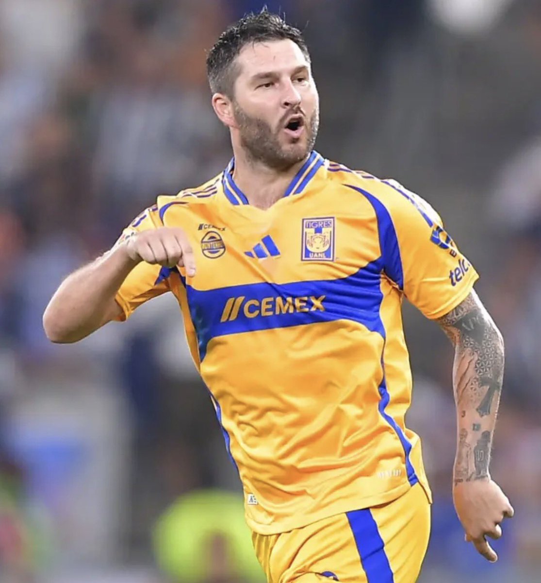 joserra_espn's tweet photo. El clásico del norte estuvo parejo pero con un poco más de dominio por parte de Tigres. Apareció Gignac, casi al final, metiendo un gran gol que le da la victoria a Tigres por 1-0. Gignac está en proceso de retiro, lo levantaron en hombros, es ya una leyenda para su Club. https://t.co/SL5Q654fvx