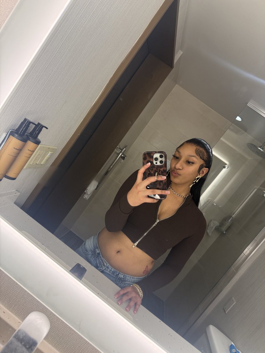 dayahthabrat's tweet photo. your best catch 🏆💋 https://t.co/m814lwI19W