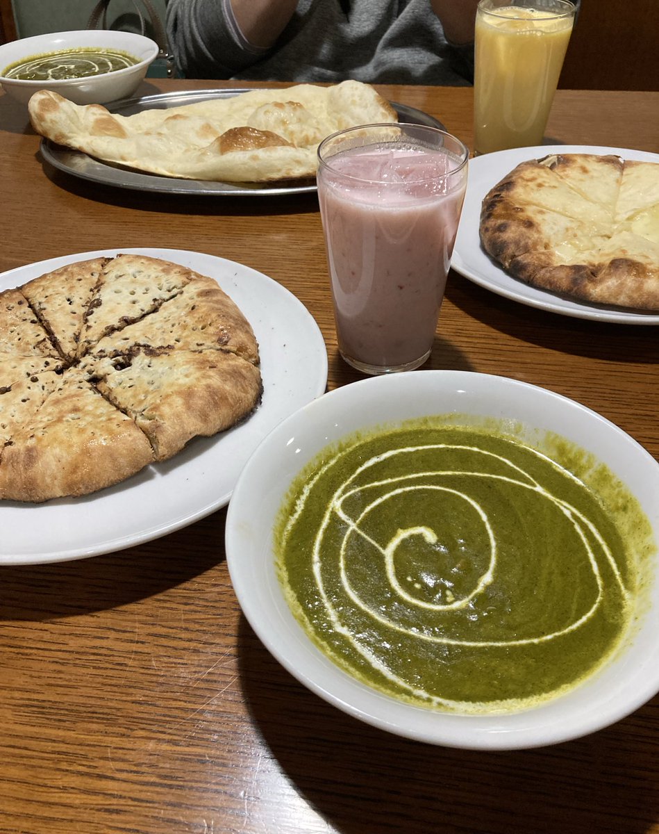 Scallian_Nasu's tweet photo. お母さんと食べに行った🍛
チョコナンとチーズナン美味しかった https://t.co/KVRLI9Sp9p