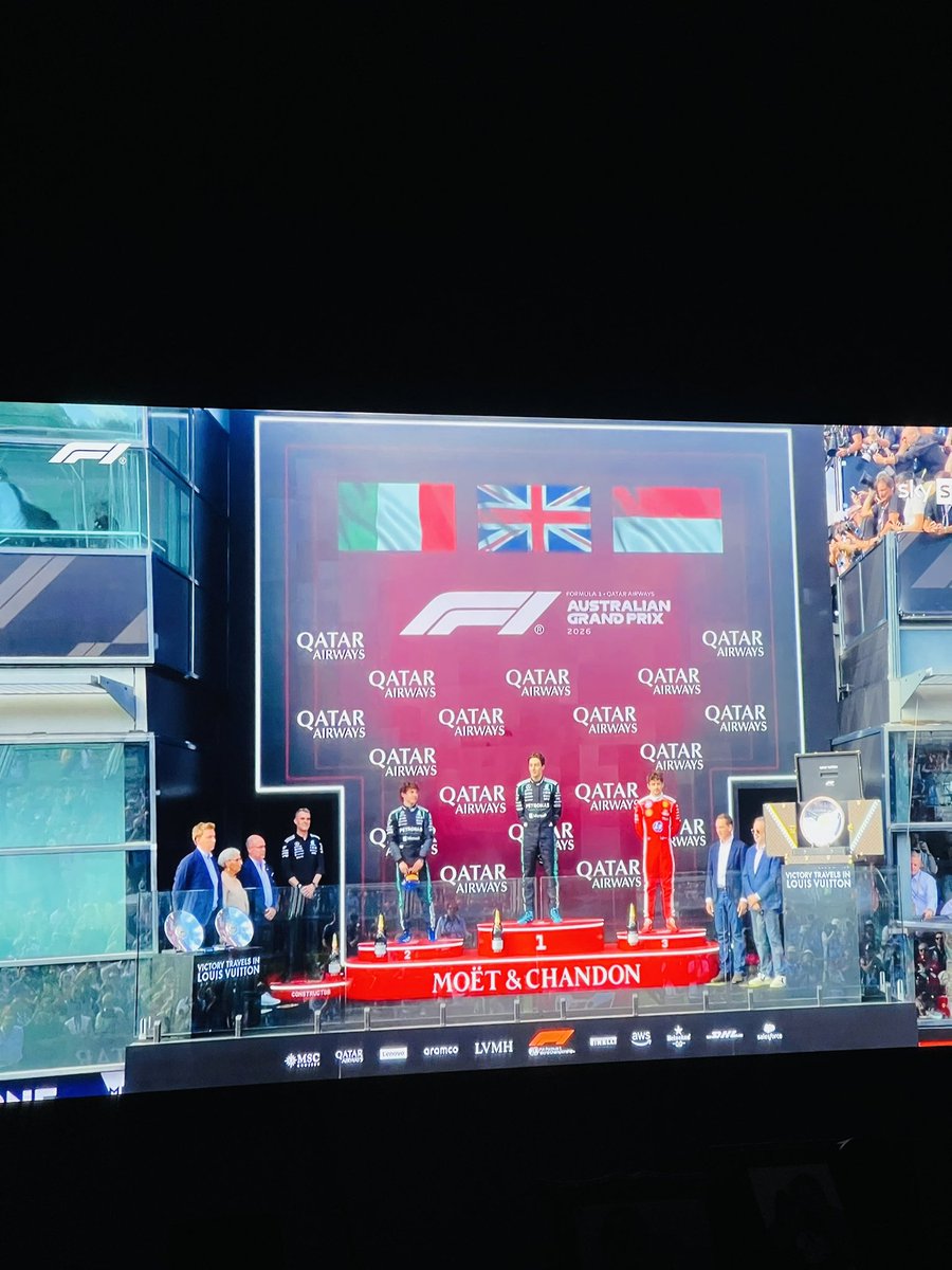 Regreso la #F1 👌🏻
Regreso #ChecoPerez y es primera vez de #CadillacF1Team 🖤 en la parrilla, pero los #MercedesAMGF1 andan con todo 🩵

Bendita #F1 🏎️✨