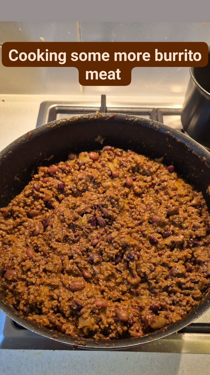 DrGamerGirl's tweet photo. Spent half the day in the kitchen cooking.

Cooked up 12 servings of Burrito meat and 4 servings of macaroni cheese lasagne https://t.co/uNJxU1FObF