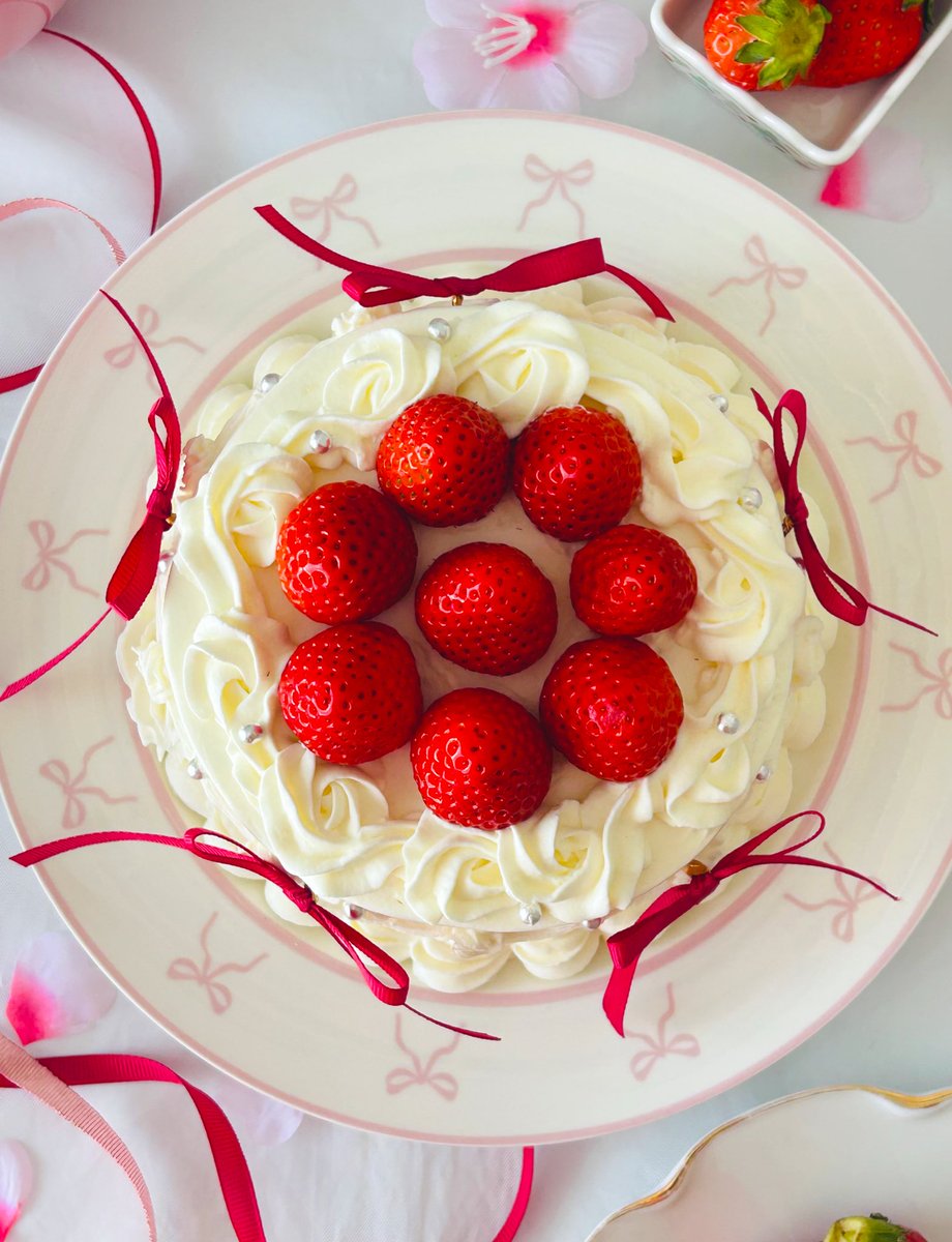 yotuba_kitchen's tweet photo. いちごとリボンのショートケーキを作りました🍓🎀✨

#お菓子作り
#お菓子作り好きな人と繋がりたい https://t.co/GzYb2KFU7i