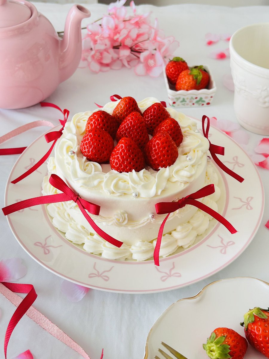 yotuba_kitchen's tweet photo. いちごとリボンのショートケーキを作りました🍓🎀✨

#お菓子作り
#お菓子作り好きな人と繋がりたい https://t.co/GzYb2KFU7i