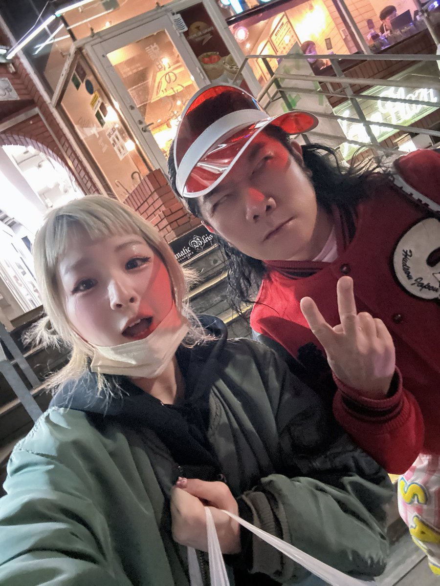 8gatsu_chan's tweet photo. 昨日ブエナ開店前の買い出ししてたら、掟ポルシェさんを発見👀✨お写真も一緒に撮っていただいてハッピー✌️😆✌️🍜 https://t.co/SIJNhV0q6h