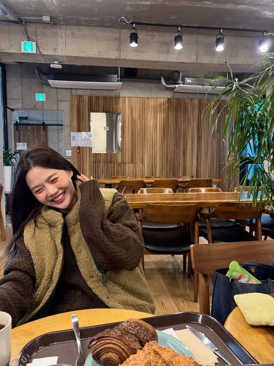 SRamirez89366's tweet photo. 가을에서 겨울 🌰☃️🔥 https://t.co/HU71uLMzX3