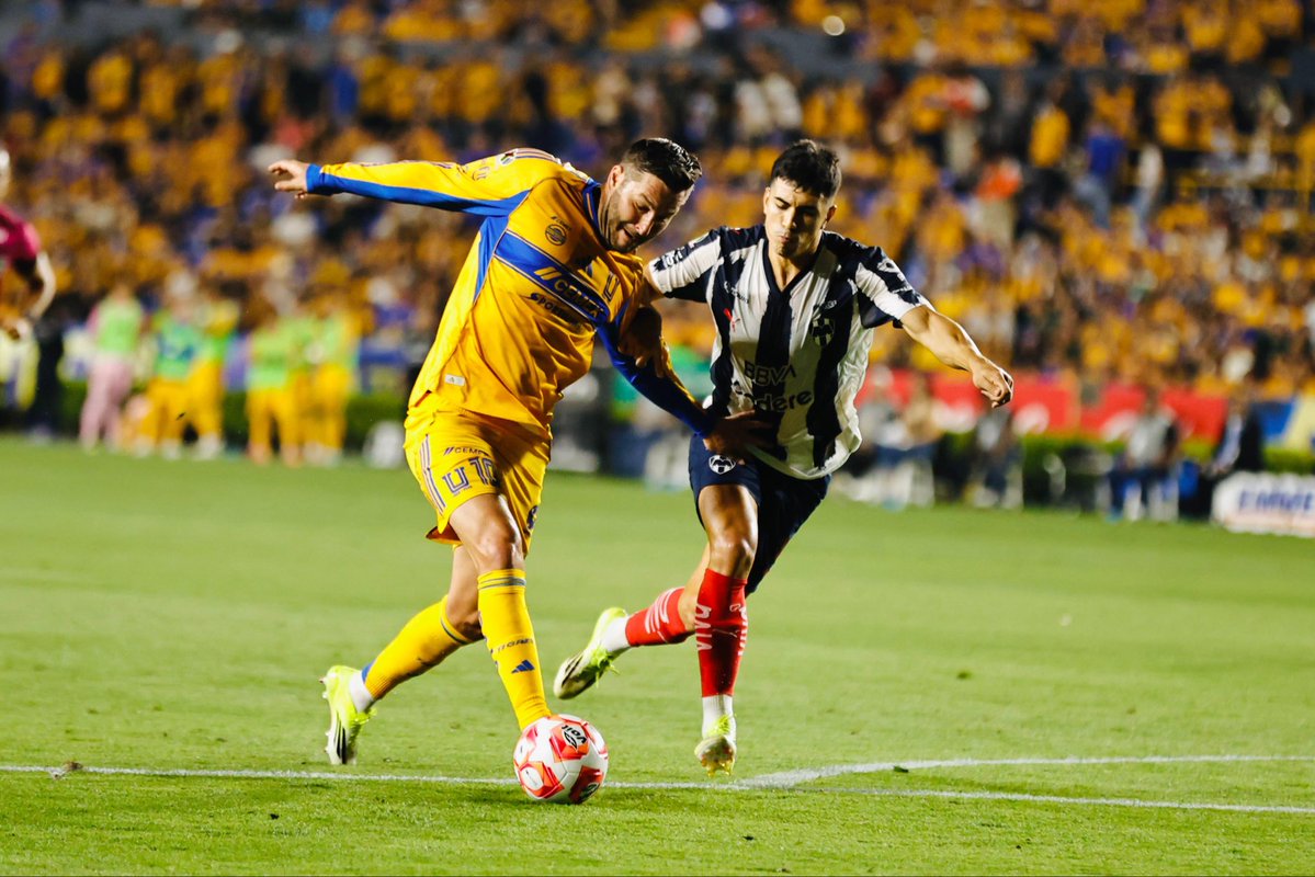 #LigaBBVAMX | ¡FINAL DEL PARTIDO!

🎙️ No apto para cardíacos, el Clásico Regio se pintó de amarillo y azul, donde <a href="/TigresOficial/">Club Tigres 🐯</a> venció 1-0 a <a href="/Rayados/">Rayados</a> para así volver a la senda del triunfo

📸 <a href="/damian_arnold_/">Damian Arnold</a>