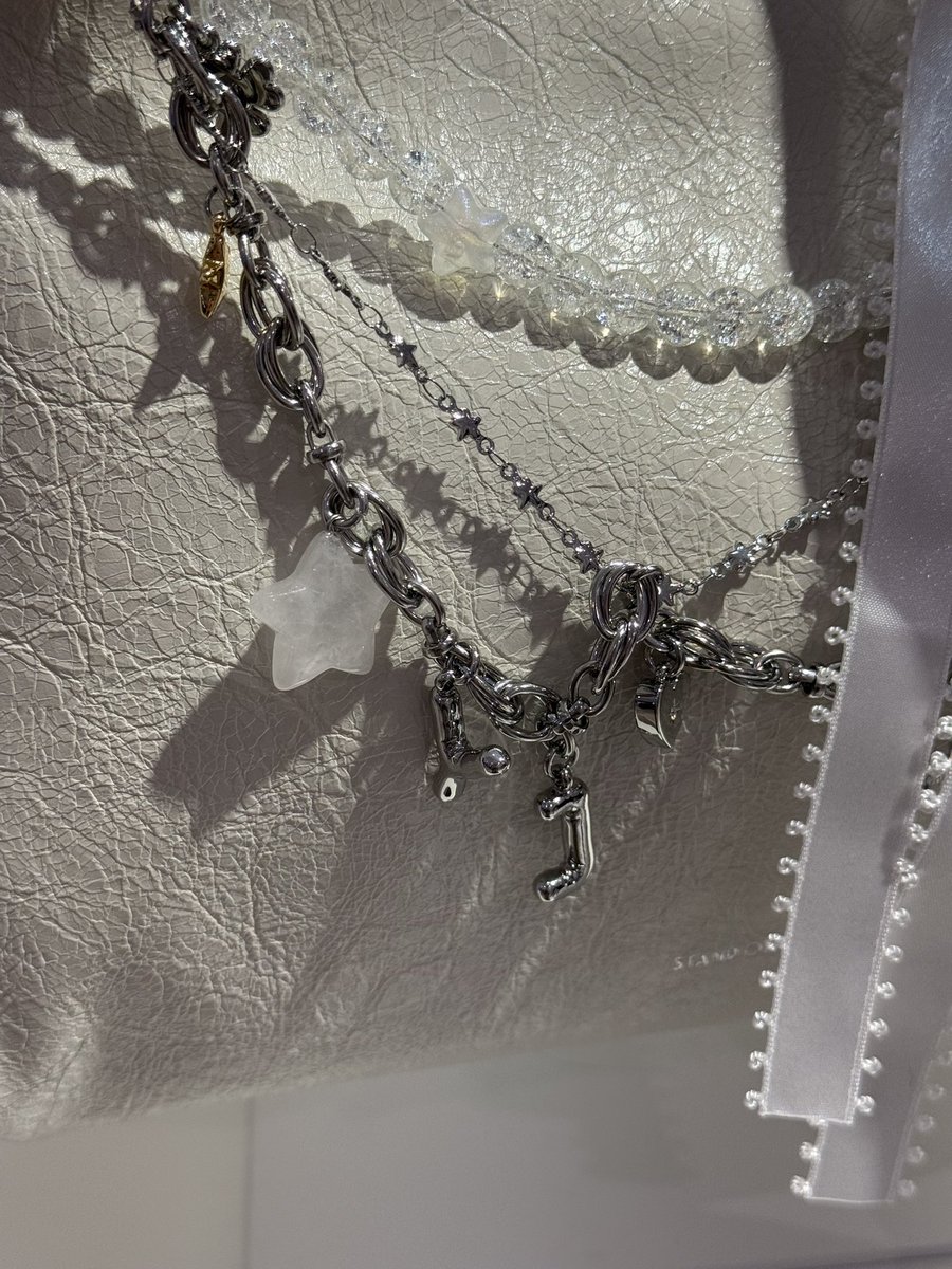 _ha3rin's tweet image. YUNJIN X STAND OIL
JENAISSANTE CHARM SET
#YUNJINxSTANDOIL
#HUHYUNJIN #BREEZY
#STANDOIL #스탠드오일