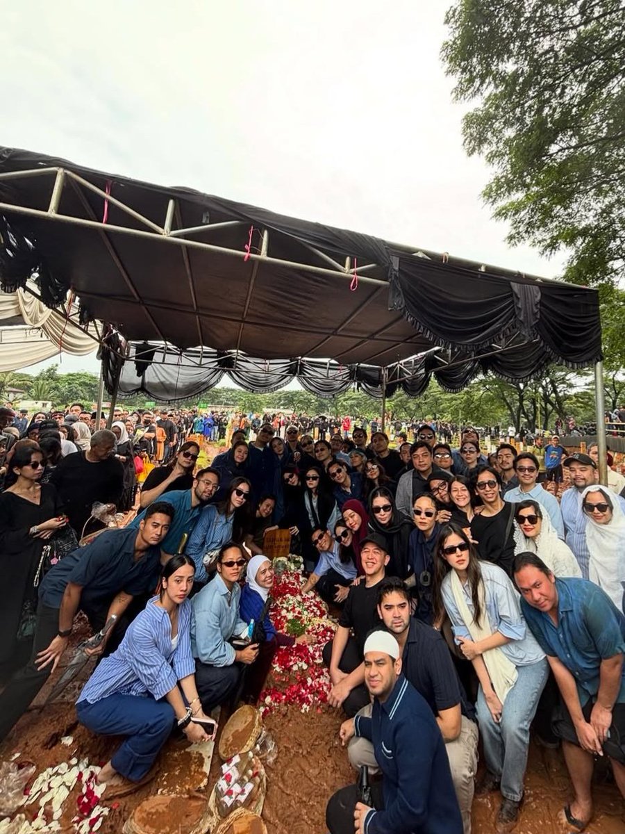 theclues_'s tweet photo. Duta persahabatan will live on forever in their hearts and in all of ours. Fly high 🤍 https://t.co/U6Nu2e3uvB
