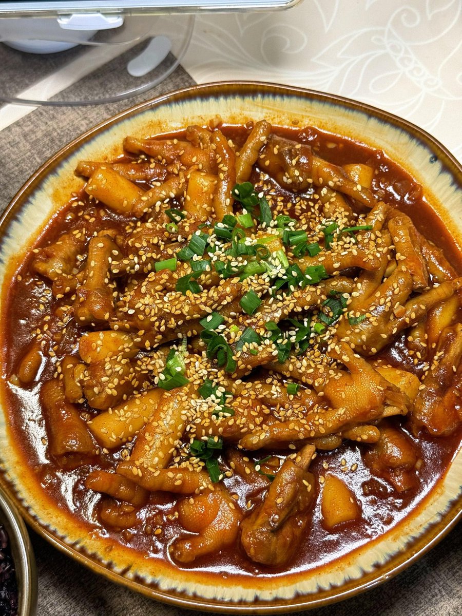 goodok89's tweet photo. I made Korean-style chicken feet rice cakes and fried eggplant fritters today following a video tutorial, and they turned out perfectly, haha! https://t.co/u0COXwyBOI