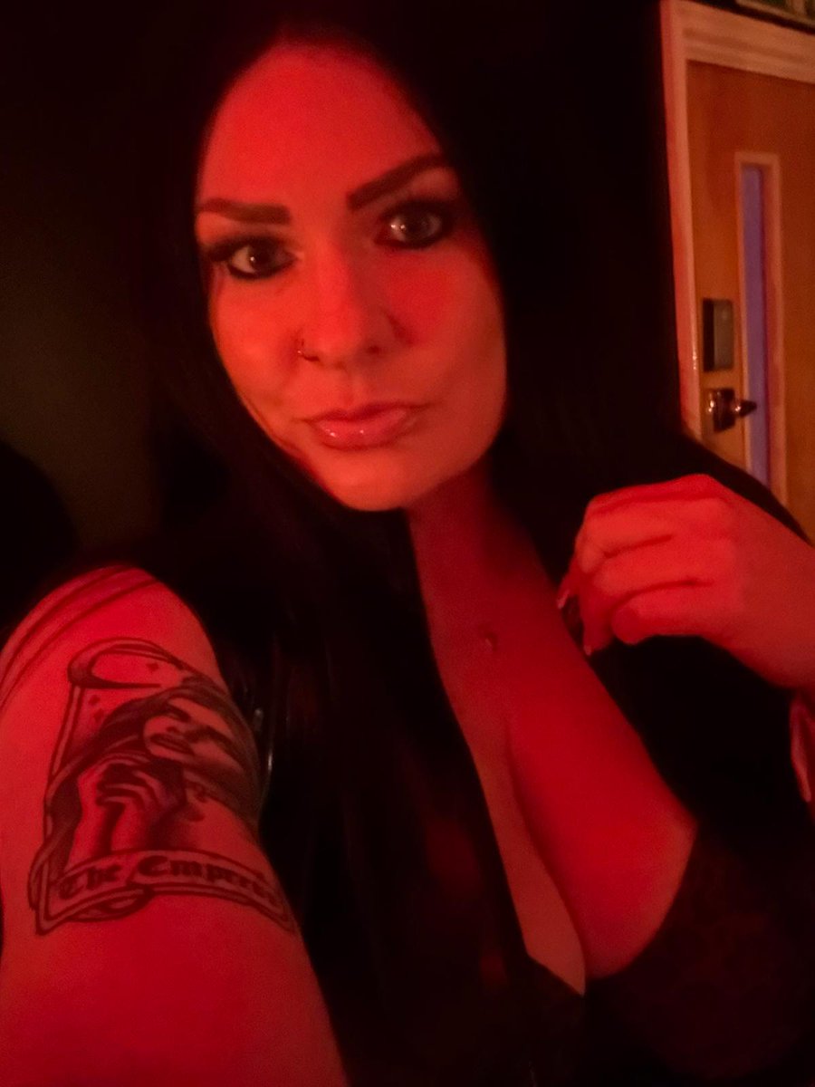 Paramours Meek tweet media