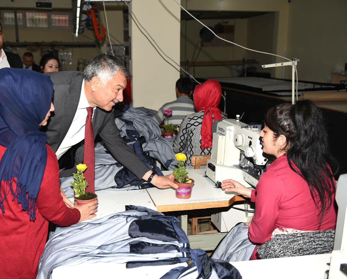 ZeydanKaralar01's tweet photo. Her yıl 8 Mart Dünya Kadınlar Günü’nde uzattığımız bu çiçekler; bir jest değil, kadınların eşitlik, özgürlük ve adalet mücadelesine duyduğumuz saygının, verdiğimiz desteğin simgesiydi.

Hayatın her alanında emek veren, dünyayı ve dünyasını güzelleştiren tüm kadınların 8 Mart Dünya Kadınlar Günü’nü kutluyorum.

Kadının güçlü olduğu bir toplumun geleceği de güçlüdür. Her zaman yanınızdayız. 

#8MartDünyaKadınlarGünü