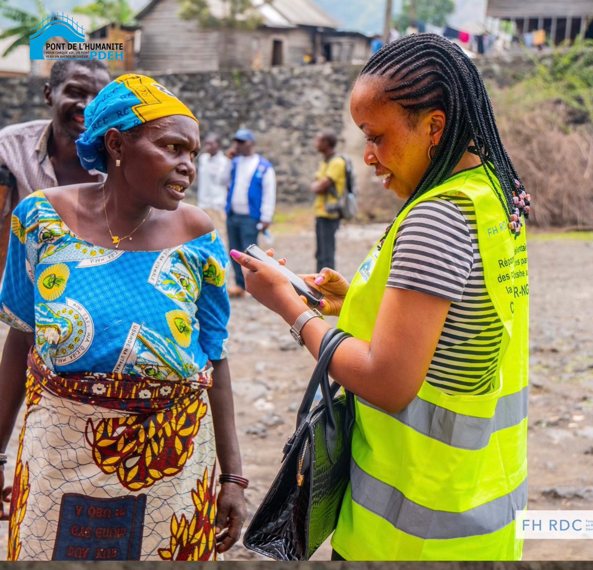 PdehRdc's tweet photo. À l’occasion du #8Mars ,#PontdeLhumanité  réaffirme son engagement pour la promotion des #droitsdesFemmes .
Autonomiser les femmes, c’est renforcer les communautés et construire un avenir plus juste et inclusif. Faisons progresser l’égalité et valorisons le rôle des femmes. https://t.co/aV30O1OHn8