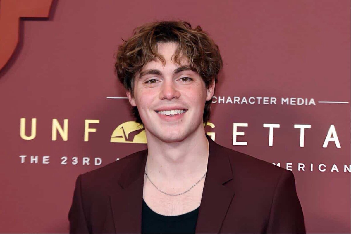 SpiderJCLover's tweet photo. I am literally about to start sobbing why is Jack Champion so pretty like THATS MY HUSBAND 😭😭😭 https://t.co/DbQETlnJ26