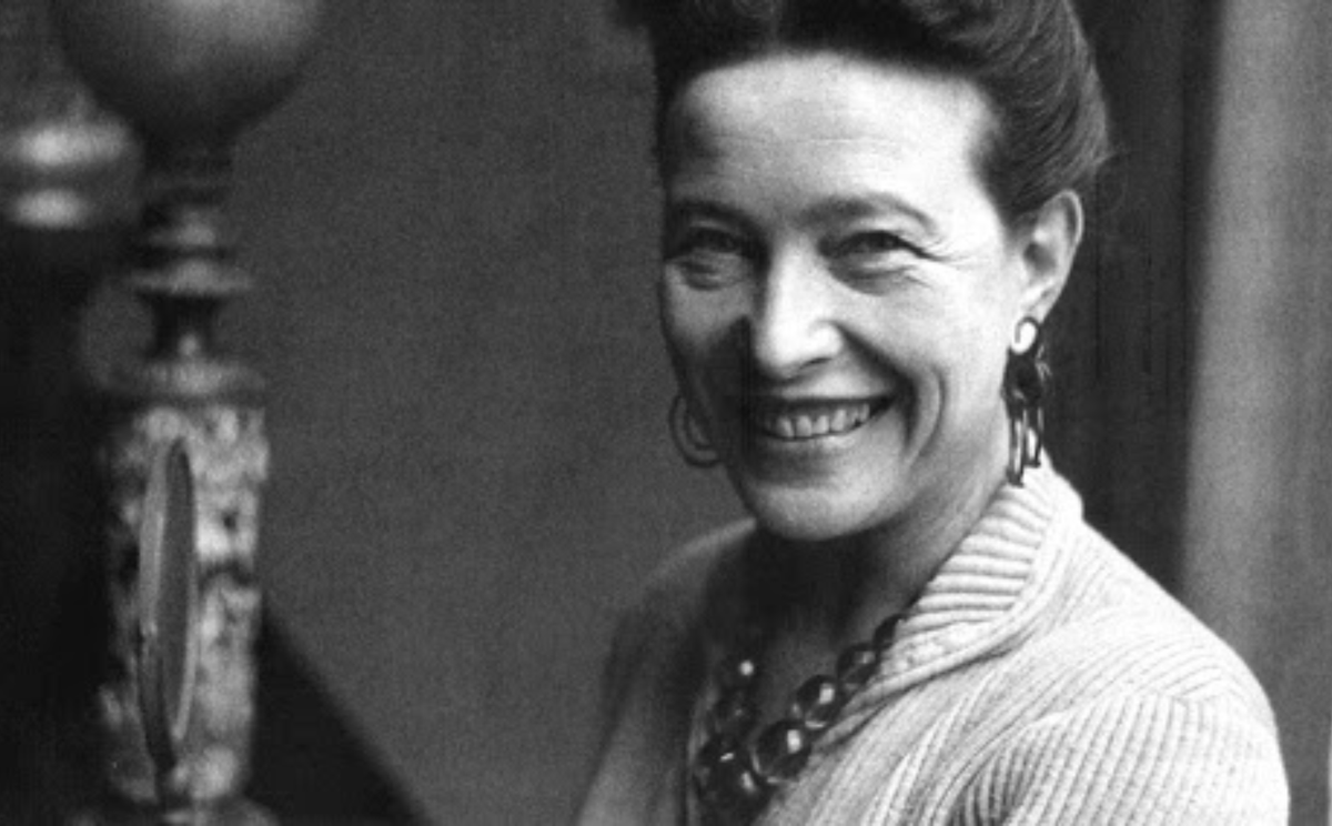 Dijo una vez Simone de Beauvoir: "Brindemos por las almas salvajes, por las que no se quedan quietas, por las que arden con una luz propia. Por las que no siguen caminos marcados, sino que los inventan con cada paso. Por las mujeres que ríen fuerte, que sueñan sin permiso, que no