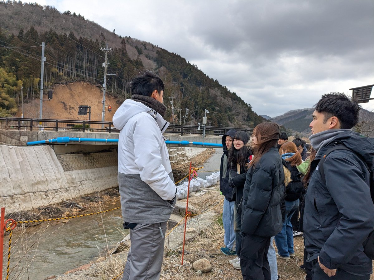 ryuvnc's tweet photo. 【令和6年能登半島地震第7回災害支援ボランティア　4日目】
最終日は、輪島市町野町のもとやスーパーで、本谷社長のまちの未来のために取り組まれている思いなどを伺いました。
その後、出張輪島朝市を見学、買い物等をして、現在、帰路についています。
車中では振り返りを行いました。 https://t.co/IV0ARoeARb