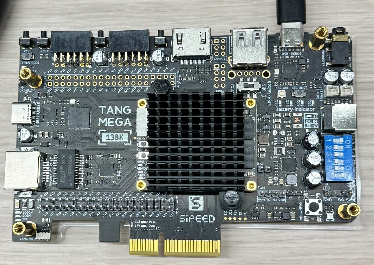 nishikazuhiko's tweet photo. 2++と3を一緒にしたほうがいいとのこと

こんなにハードは違うのですが
まず20kx3でMSX2++を作ります

次に60kでこれを1チップにします

これにCPUをアップグレードして
３２ビットにして
外部にrk3588とXMOSdspを繋ぎます

だからMSX2++とMSX3は別物です

上138k 　60k
下20k x3 　138kに3588とXMOSモック