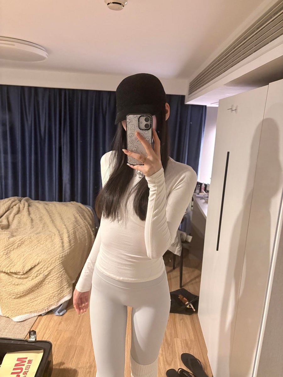 Enbjksfa's tweet photo. A little self-confidence begins with your clothing. ✨ https://t.co/hXtm4qdMoL