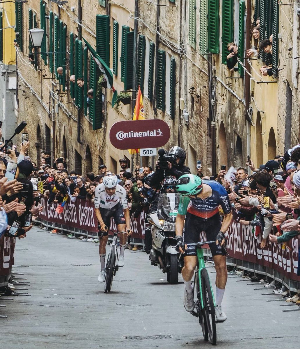 Lukáš Ronald Lukács tweet media