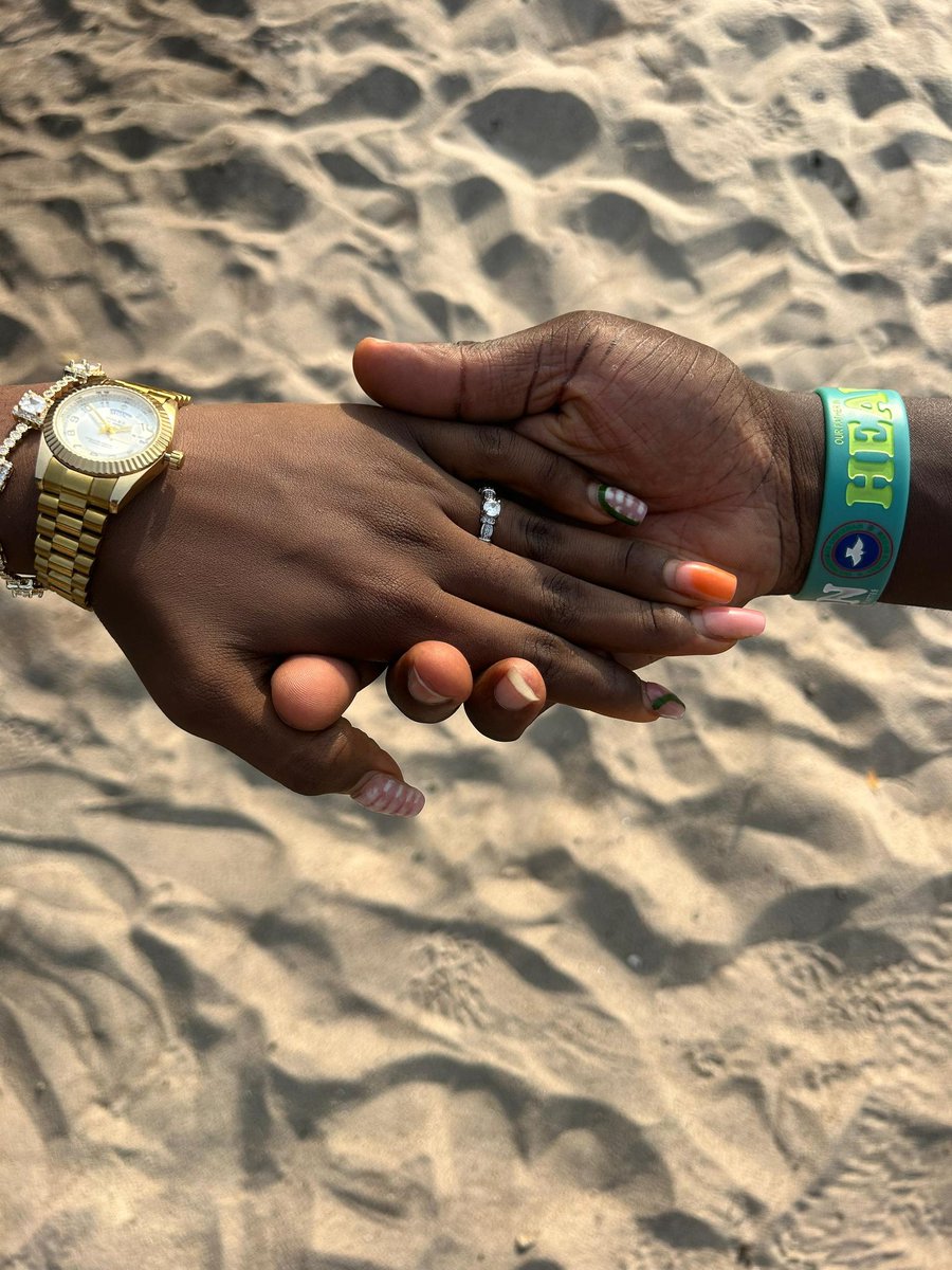 king_akanni's tweet photo. I told this woman I would shock her but she didn’t believe me. As an event planner, she ended up planning her own proposal thinking it was her birthday party.

Emi ika… take ring joorrrrrr 😂♥️💍 https://t.co/EzUtdy1wuO