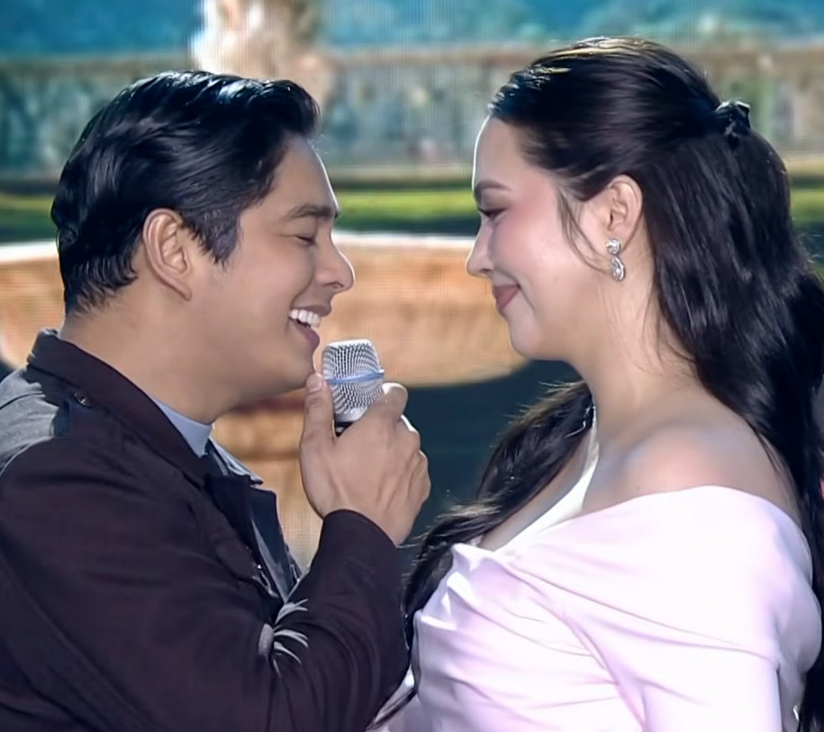 Eh di tatlo na tayong nakangiti?!

Sana all goals!

#ASAPBQPasasalamat