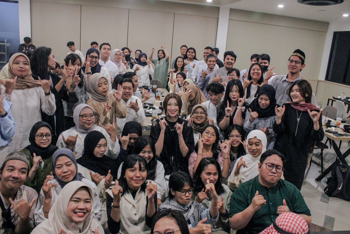 Inshanity's (and <a href="/_shanindira/">Shani Indira</a>) private photographer.

<a href="/InshanityID/">INSHANITY 👑</a> Ramadhan 2026: Luminous Blessings