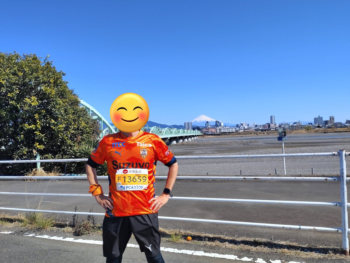karasu_1971's tweet photo. 静岡マラソン完走！
去年よりネットタイムで28秒短縮！グロスも20秒ほど短縮！
この歳でも自己ベストが出る（レベルは低いですが😒）のは素直に楽しい
ボランティアの皆さん、ありがとうございました！
#静岡マラソン2026
#静岡マラソンブラボー
#Jユニランナー https://t.co/WTB1ioZAuV