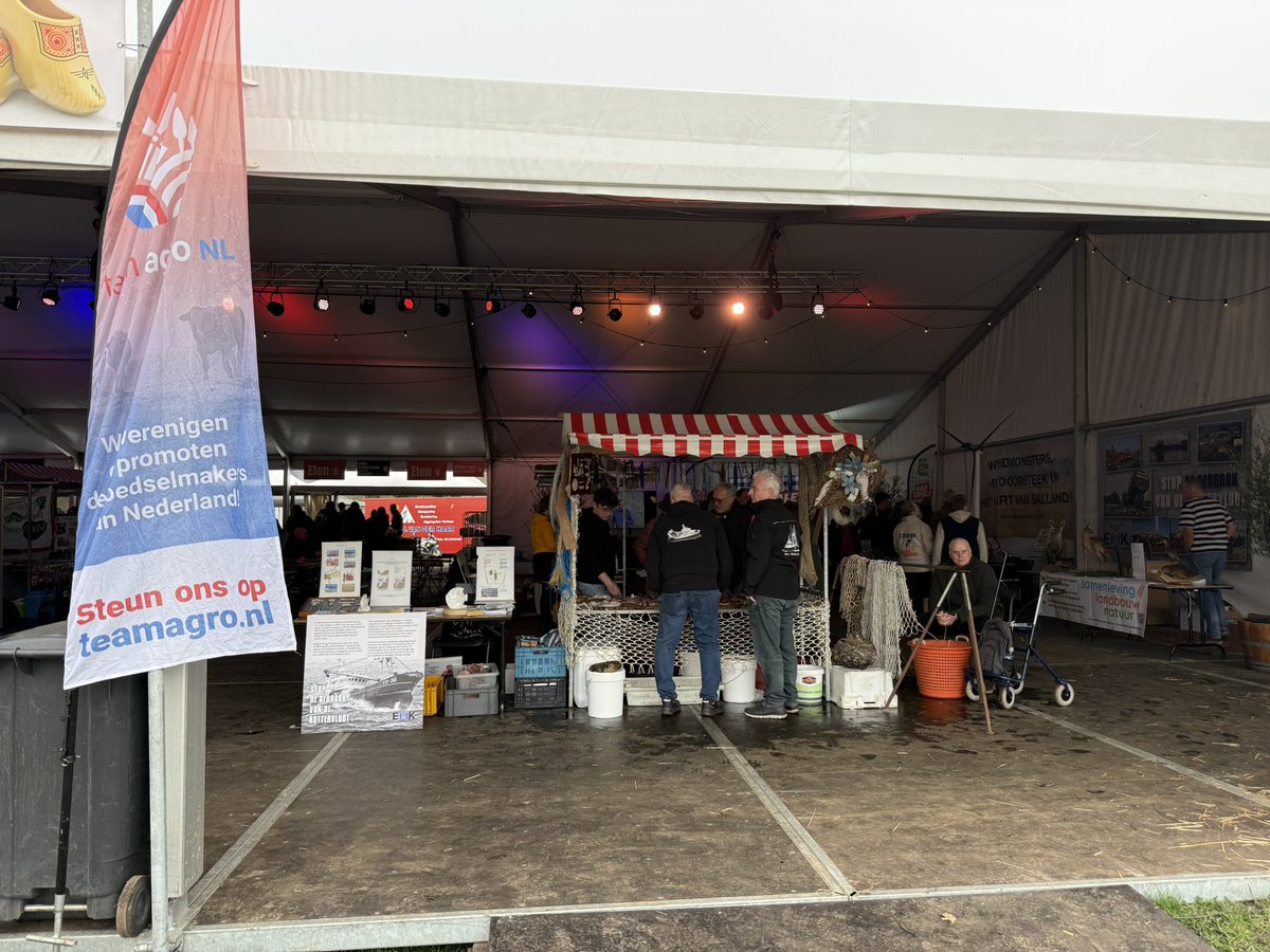 deheij's tweet photo. Ik heb nog lang gesproken met de vissers. Wat ongelooflijk onbeschoft zijn wij als samenleving omgegaan met deze o zo hard werkende beroepsgroep. 

Vissers zijn de kanaries in de kolenmijn voor de boeren. En de boeren zijn de kanaries in de kolenmijn voor alle MKB ondernemingen in Nederland. 

Cc @marliesdekkers @Cultuurfilosoof @De_NieuweWereld @mariannezw
