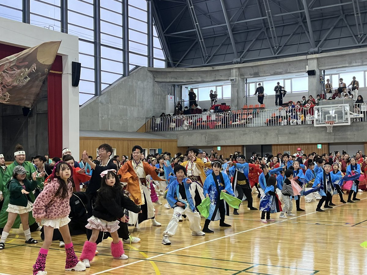 DonMaiFest's tweet photo. 全チームの審査演舞終了！
総踊り、掌ソーランです！！ https://t.co/YKTqE0gr87