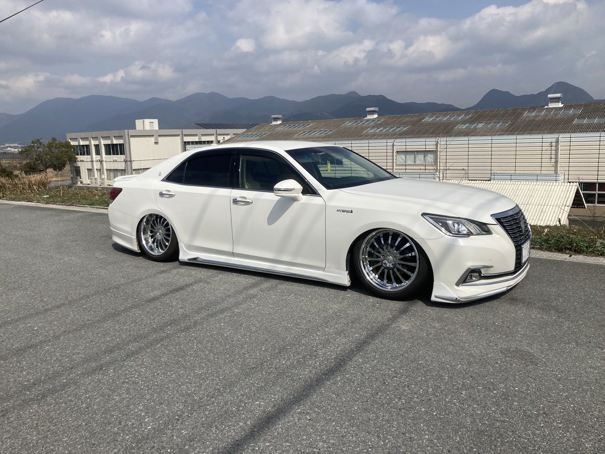 245/40R19
ゴツすぎ