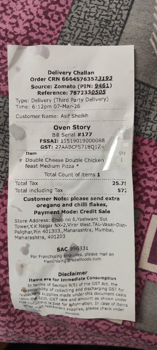 sheikhasif707's tweet photo. @zomato @zomatocare ordered Double Cheese Double Chicken Pizza medium worth ₹592,but instead was delivered a Margherita Pizza small
This is order mismatch and completely unacceptable.request to escalate and initiate full refund of ₹592 to the original source Id-7872330505 https://t.co/NDE7qTmnbL