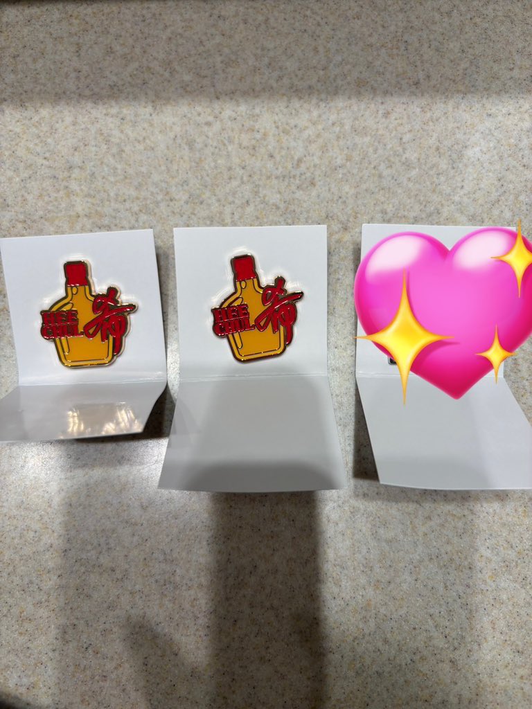 SJ Market SUPER JUNIOR スジュ
新宿　新宿マルイ
ランダムピンバッチ

【譲】　画像　ヒチョル

【求】　同種　イェソン
まとめてのみスジュロゴも可

8日ベルーナ手渡し　現地
DM、リプお待ちしております🙇‍♀️