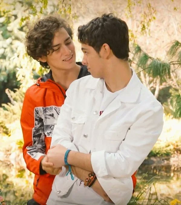 Época a la cual quisiera regresar:
Cuando mi única preocupación era saber y estar al pendiente de Aristemo :)