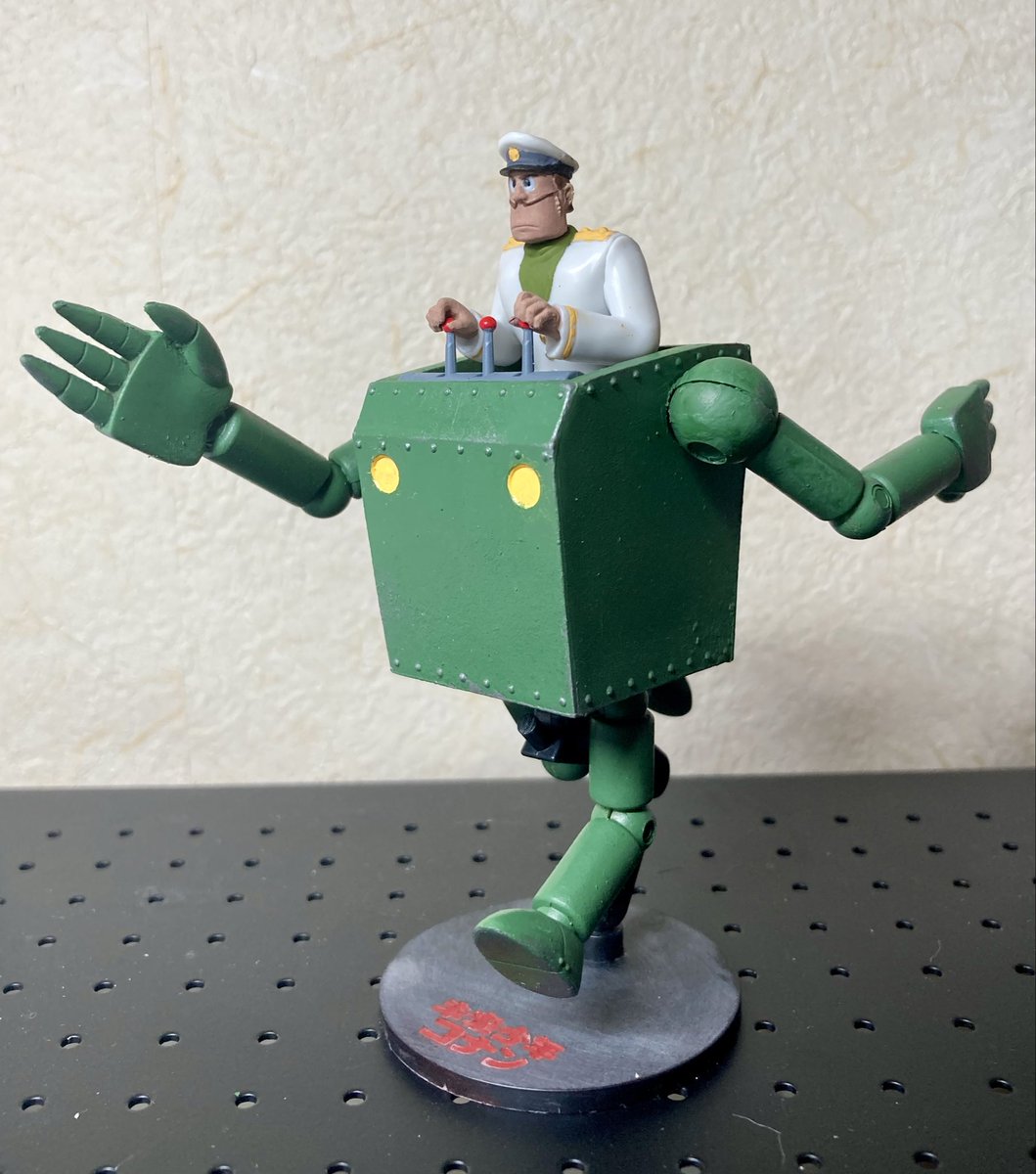 ちょっと休憩にロボノイド(ダイス船長)を塗りました。
ダイス船長が割とそれっぽくなったので嬉しい😃
フォギュア塗るのは苦手です。