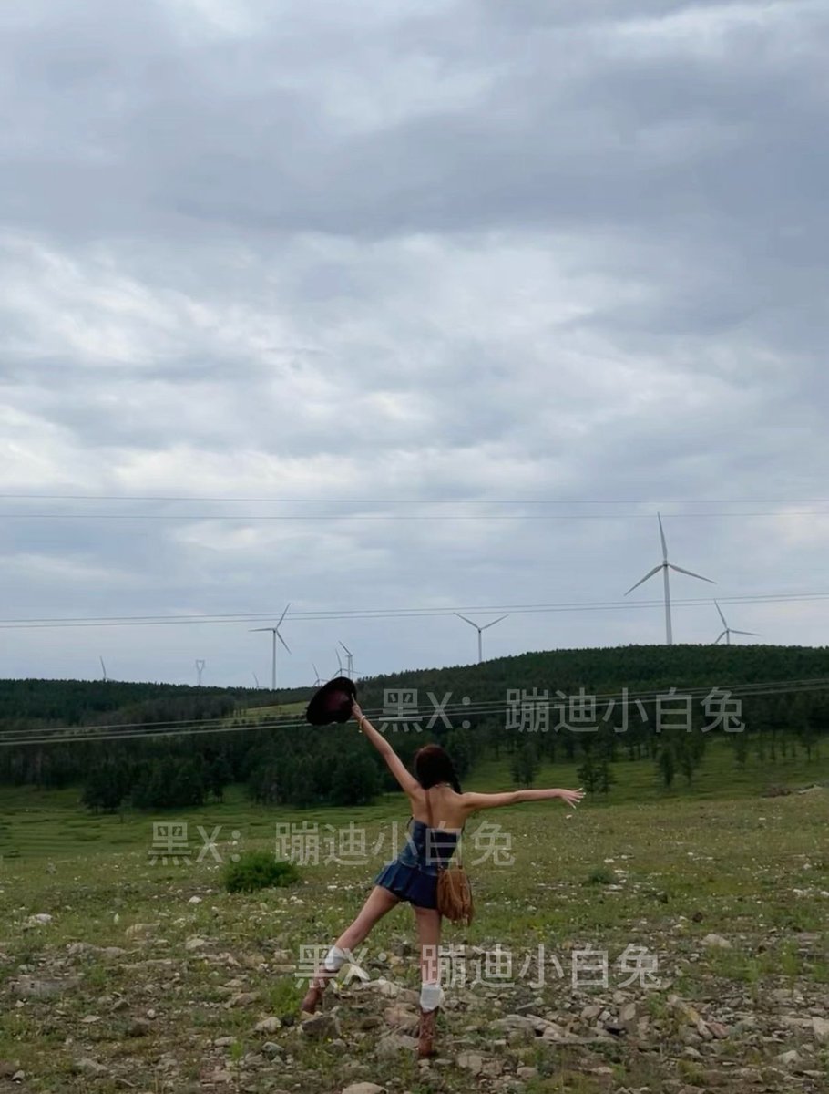 FengClubBunny's tweet photo. 哥哥你���是说你不谈女朋友，你不是说只爱豹豹吗？我恨你哥哥 https://t.co/vTvHrXmtoG