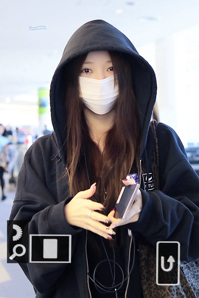 𝐥𝐨𝐯𝐞𝐜𝐨𝐦𝐦𝐚 tweet media