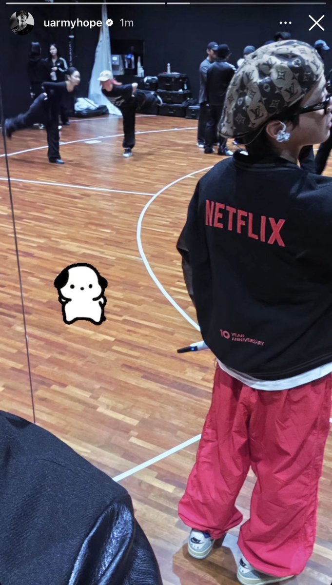 HOSEOK COMPARTIÉNDONOS ESTA FOTO, LOS TANNIES ESTÁN EN LA SALA DE PRÁCTICAS OMG😭😭😭😭🔥